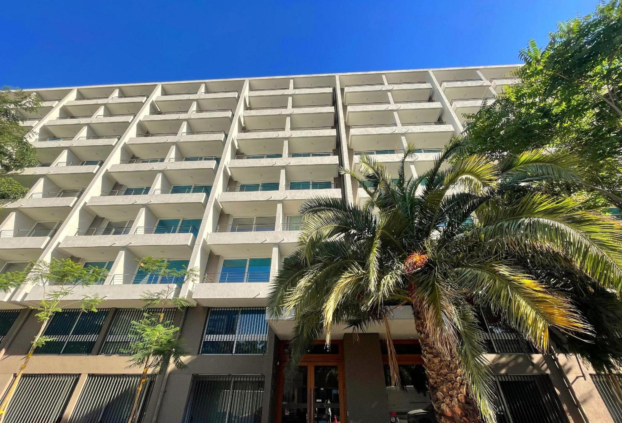 Nuevo A Pasos De Club Hipico Con A/c Apartamento